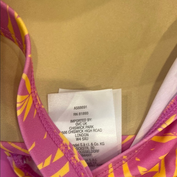 Studio Park and Yellow Swimsuit with Stylish Design NWOT - Picture 8 of 8